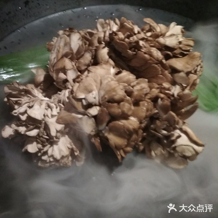 服务：服务非常周到，主动倒水加汤