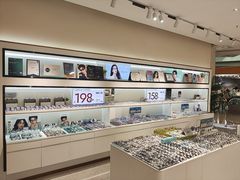 -J-Optical佳视明眼镜·蔡司视觉(青岛金茂览秀城店)
