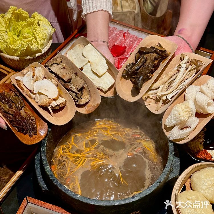 深圳！！云南菌子火锅！！太好吃咯！！