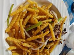 -老街烧烤大排档·地道湖北菜·龙虾馆(汉口火车站店)