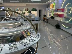 -现代眼镜批发城(威海路店)