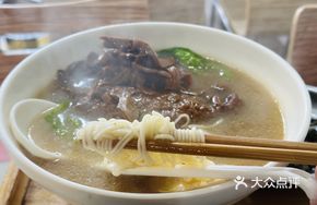 Braised Pork Chop Noodles with Bamboo Shoots