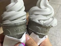 麻麻黑甜筒-麦当劳(中山公园龙之梦店)