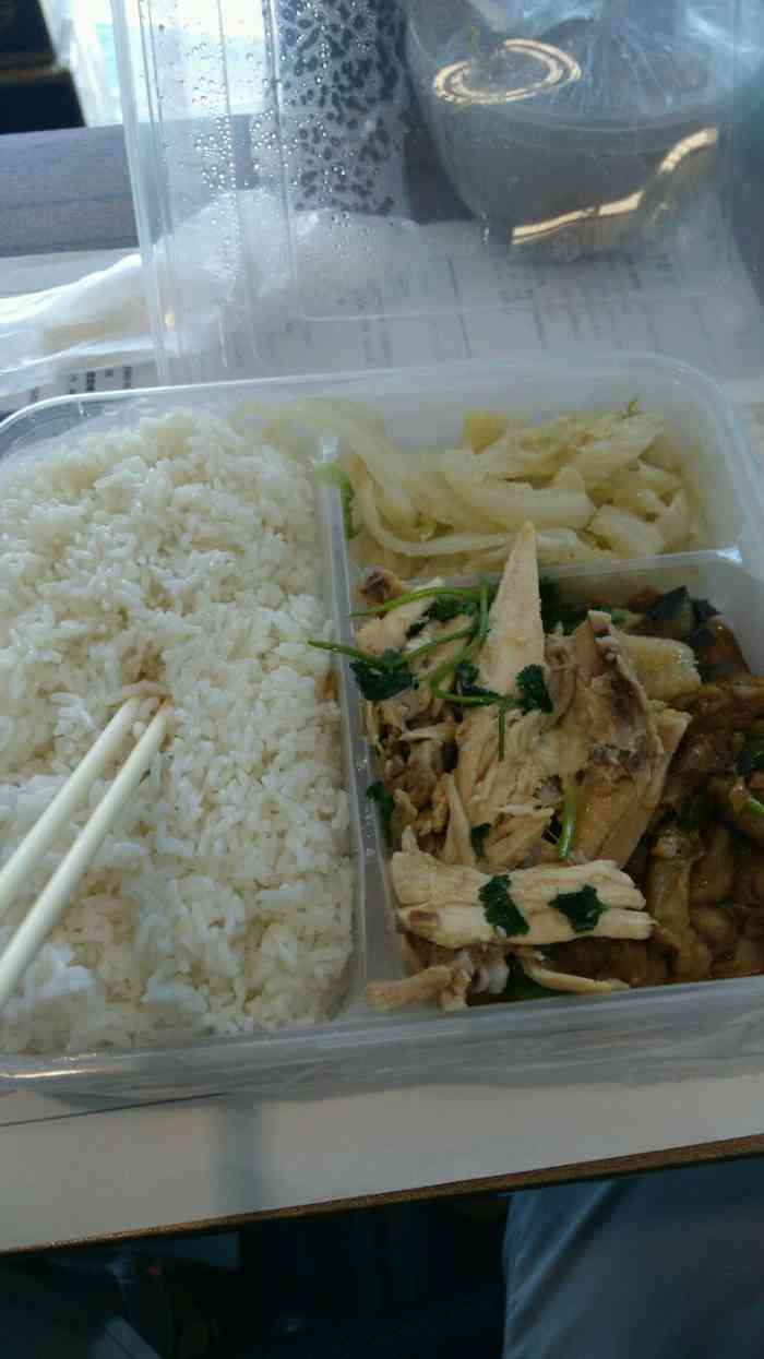 辉记快餐-"白切鸡饭不错,不过我有点强迫症,放在碟子.