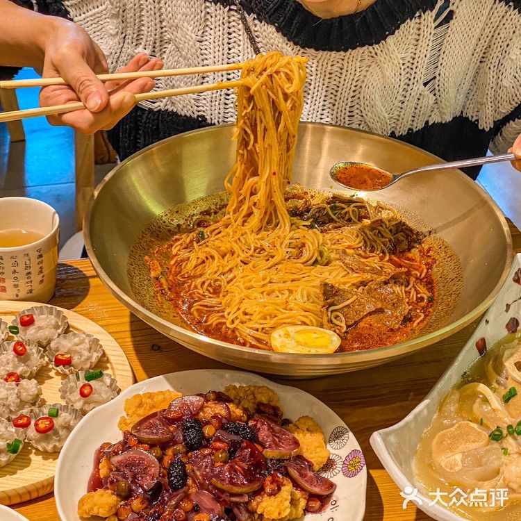 沈阳大叔家的口蘑芝士虾滑vs桑椹果酱锅包肉juju好吃呢