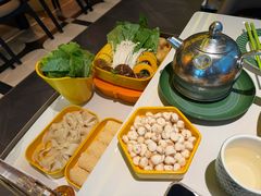 -润园四季椰子鸡火锅(卓越INTOWN店)