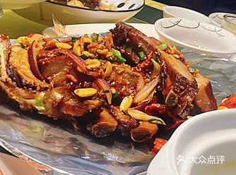 总结：还是不错的 环境： 初一看到觉得这个小饭店
