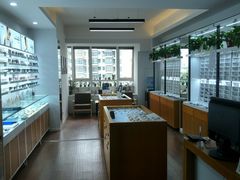 -视野联行眼镜•蔡司•依视路(温江店)
