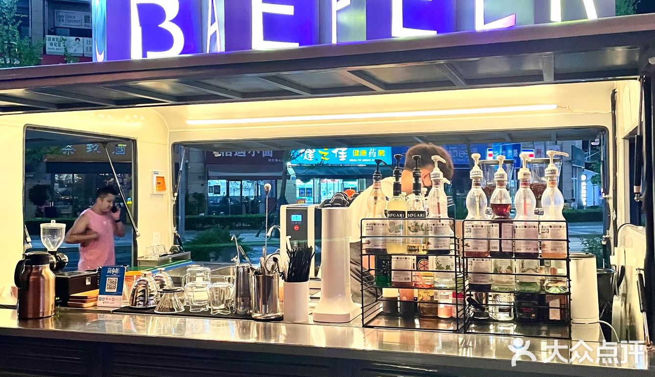 夜晚微醺🌃美女帅哥都爱来的MR.BEER