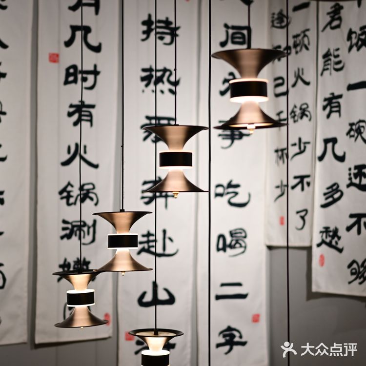 国潮风。这家火锅店以国潮风为特色