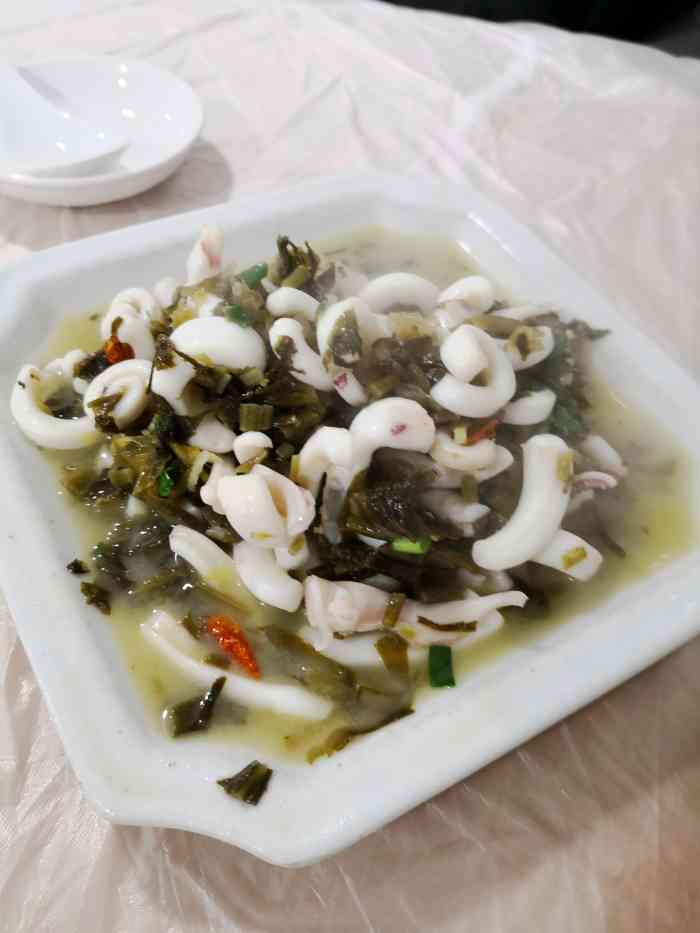 桥头堡饭店-"朋友推荐说这家饭店不错,就约了几个同事一.