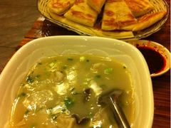 大馅馄饨，油饼-阿超过桥米线(画展路店)