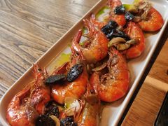 油焖大虾配黑蒜-Brut Eatery Wine Bar & Restaurant (建国东路店)
