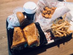 -The Habit Burger Grill 哈比特汉堡(复兴soho店)