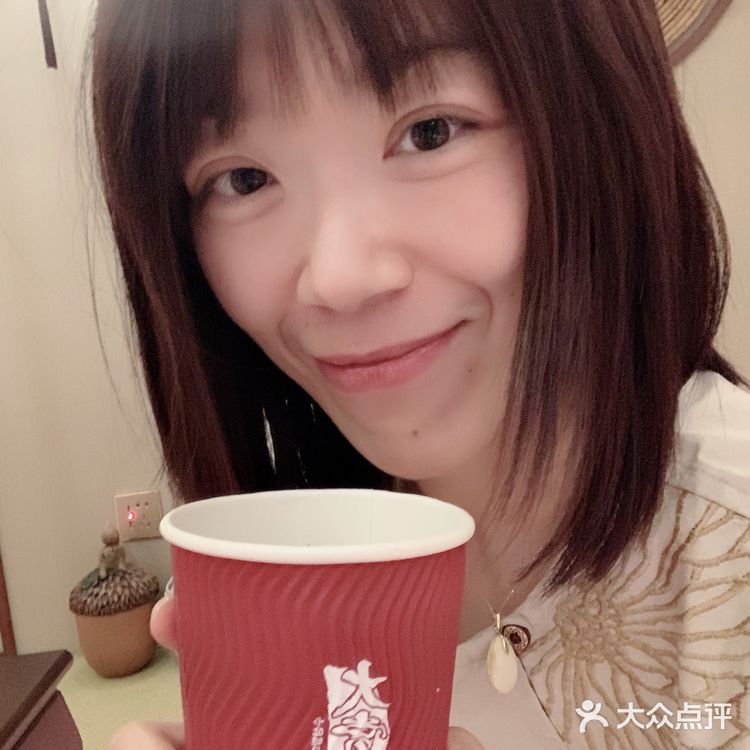 测了体温和登记就来到二楼。然后会有小姐姐热情招待你