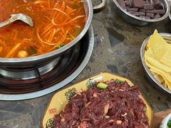 -黄利砖万峰林布依特色酸笋牛肉馆
