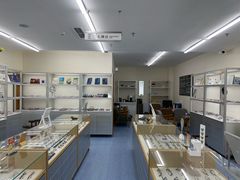 -无奔眼镜·蔡司·依视路授权店(马家堡店)