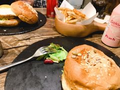 -HIGH FIVE哈福手工汉堡(桂林路店)