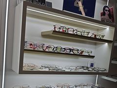 -美式眼镜·授权蔡司.依视路.尼康.豪雅.明月(南翔印象城店)