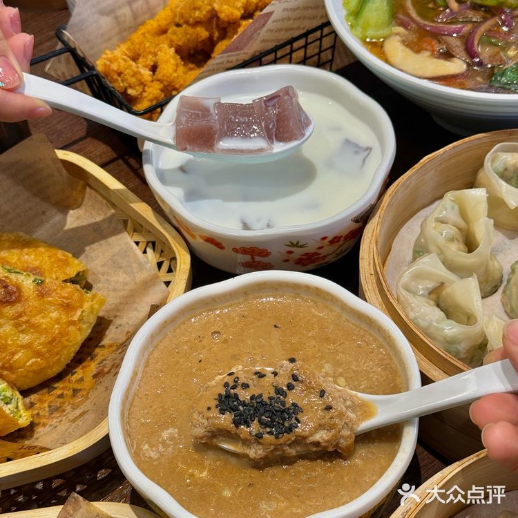 宁波城隍庙！超多小吃！！好吃s了！快去吃！！