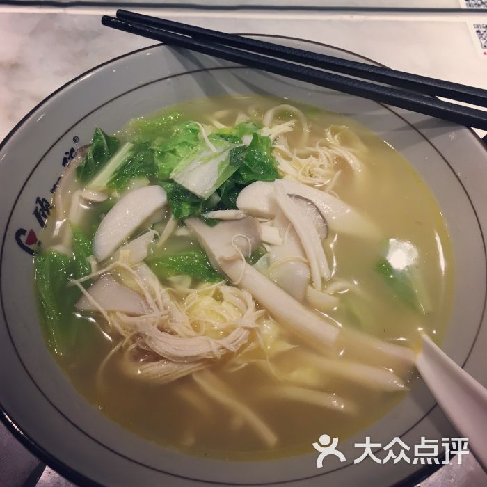 菌菇鸡丝面