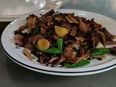 -土砂锅生态山庄·非遗砂锅雅鱼