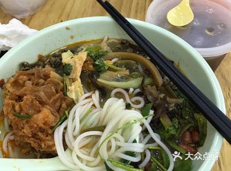 终于明白了为什么这家螺狮粉店经常排队的原因了