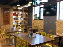 大堂-新华里咖啡书吧(新华书店小寨店)