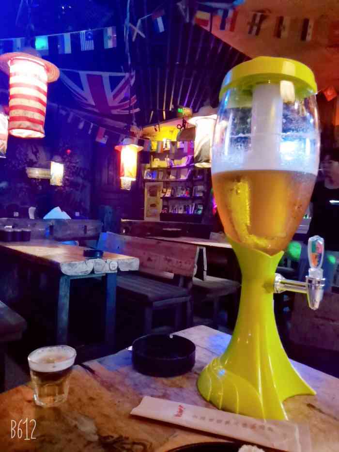 wow西餐酒吧(民族影城店)-"[薄荷]环境: 在民族影城的一楼 下午饭.