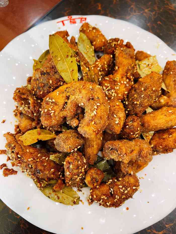 百福老丁头菜馆(站前大街店)-"听说挺有名的,来的,来的每个人必点鸡脖