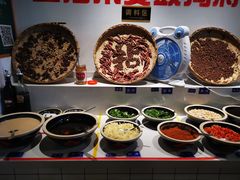 自助调料区-有拈头成都市井火锅(老门东店)
