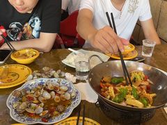 -老子山小鱼锅贴·龙虾馆