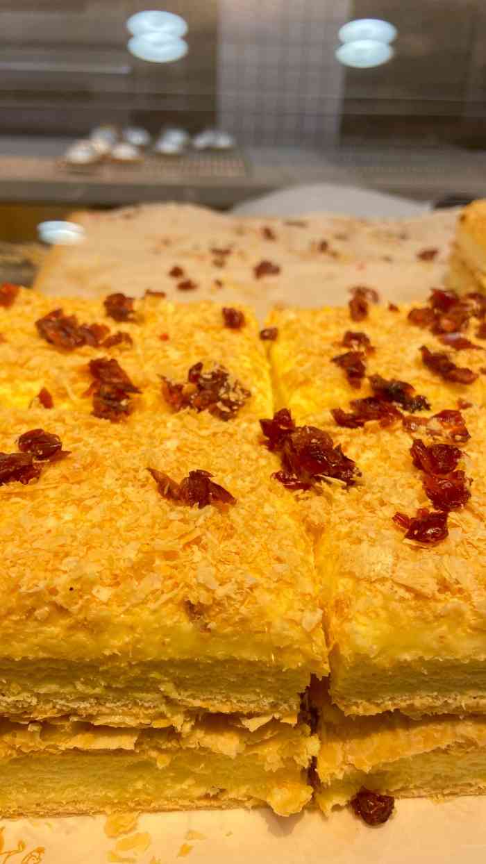 酥侯糕点(大沽南路店)-"位置在大沽南路怡乐天地斜对面,门脸很大很.