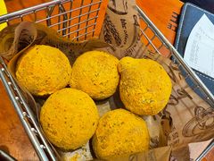 -BHC炸鸡(明洞总店)