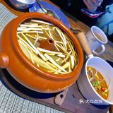 来尝尝味道很鲜的一锅鸡汤[调皮]