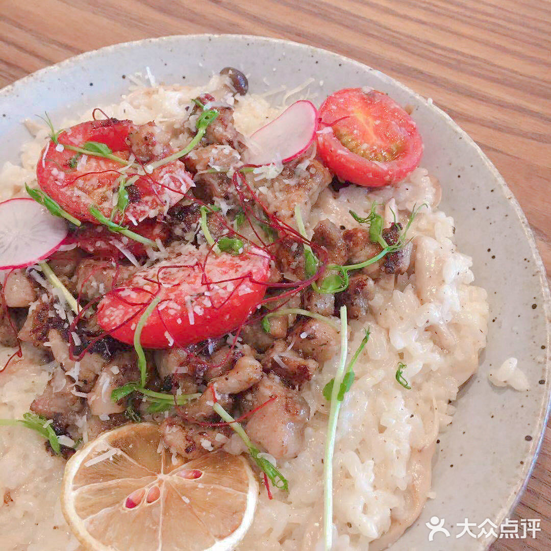 一到饭点就排队到门口