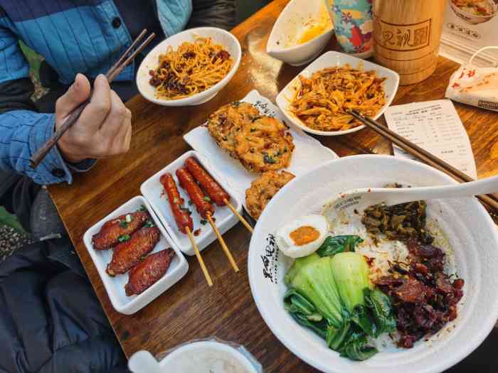 黑白电视老长沙吃货铺(华创国际广场店)-"[调皮]楼下的黑白电视开了