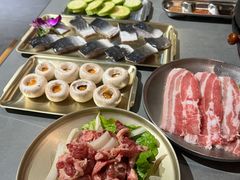 -围炉肉舍丹东海鲜烤肉·烤活鳗(步行街店)