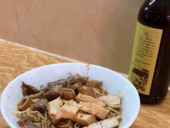 -松树干拌面店