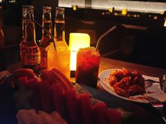 -FOUR PLAY BAR