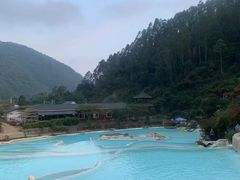 -十万大山布透温泉