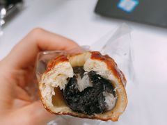 碱水墨鱼肠-天井·丑面包搭咖啡
