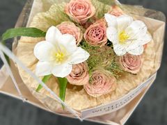 -何兮花店·气球派对鲜花店(马桥银春路万科城店)