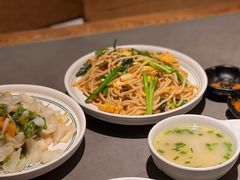 滇味三鲜炒米线-云海肴·汽锅鸡·云南菜(高德置地店)