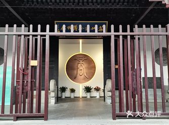 适合里面逛逛，顺便买些土特产。有游船
