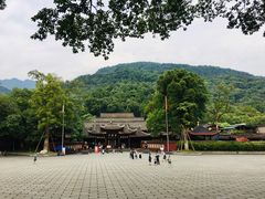 -峨眉山报国寺