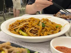 干炒牛河-粤·向群饭店(龙津东路总店)
