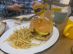 27&nbsp;牛肉汉堡-HELLO 27 意面·沙拉·帕尼尼