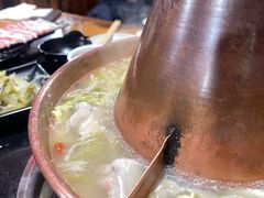 -果松木炭酸菜铜火锅·外婆参鸡汤