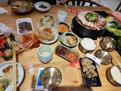 -青瓦餐厅·生鱼片·韩园烤肉(西塔店)